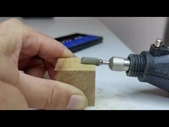 O uso dos materiais diferentes (metal, madeira, etc. de alumínio) por diversas rebarbas do carboneto